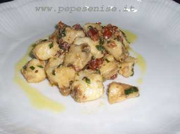 PESCATRICE CON POMODORI SECCHI